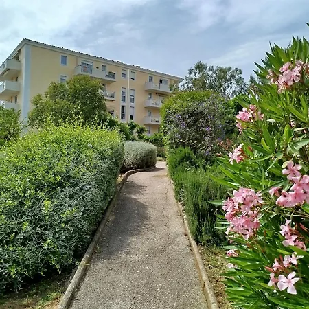 Jasmin Ιέρ